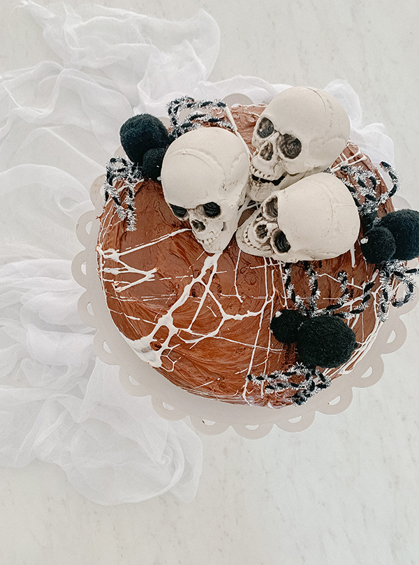 https://www.kristinjones.co/wp-content/uploads/2020/10/Easy-Halloween-Cake4.jpg